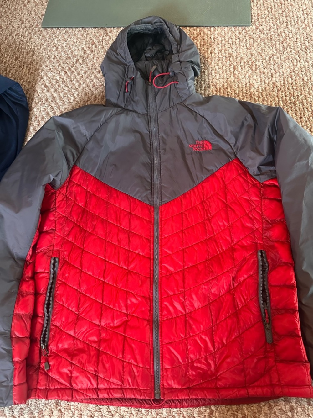 The North Face Men’s Red & Gray Hooded Puffer Jacket